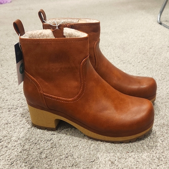 Women's Chunky Heel Boots with Memory Foam Insole - Universal Thread - Picture 3 of 7